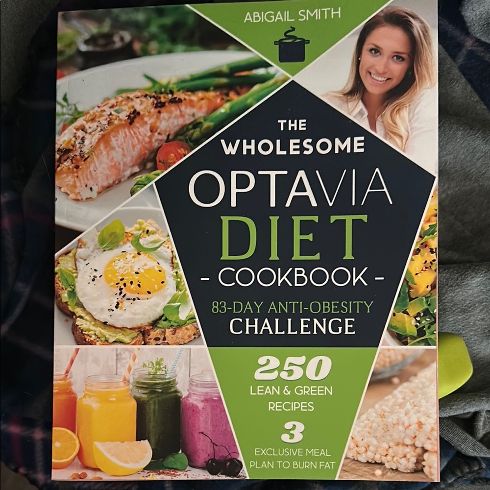 Optavia Diet Cookbook by Abigail Smith - Green Cover